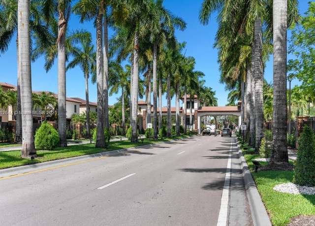 Property at 10023 NW 89th Ter, Doral, FL 33178, 4 beds, 3.5 baths