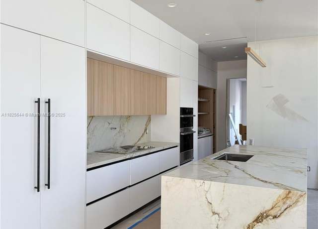 Property at 808 NE 17th Ter, Fort Lauderdale, FL 33304, 3 beds, 3.5 baths