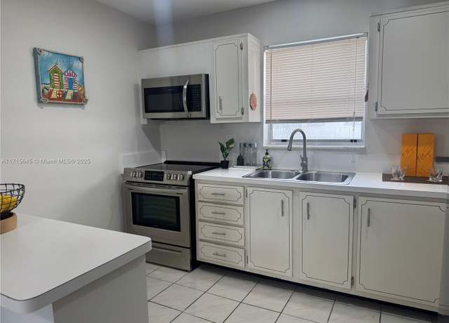 Property at 201 178th Dr #337, Sunny Isles Beach, FL 33160, 1 bed, 1 bath