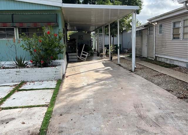 Property at 4720 48th Ave, Davie, FL 33314, 2 beds, 2 baths