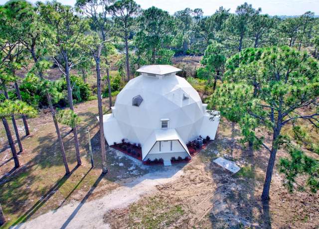 Property at 119 Martin St, Lake Placid, FL 33852, 3 beds, 2.5 baths