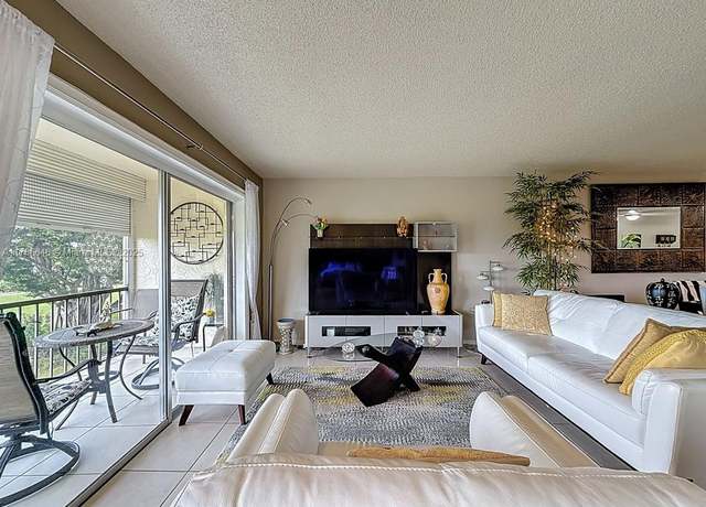 Property at 9411 N Hollybrook Lake Dr #304, Pembroke Pines, FL 33025, 2 beds, 2 baths