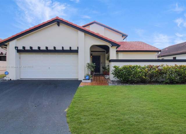 Property at 17349 NW 62nd Pl, Hialeah, FL 33015, 4 beds, 2 baths