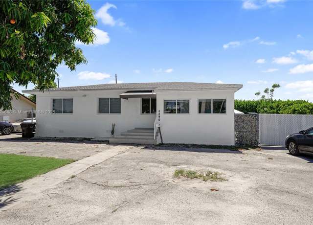 Property at 5290 Palm Ave, Hialeah, FL 33012, 3 beds, 2.5 baths