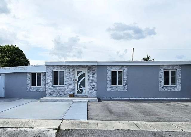 Property at 367 W 33rd St, Hialeah, FL 33012, 7 beds, 3 baths