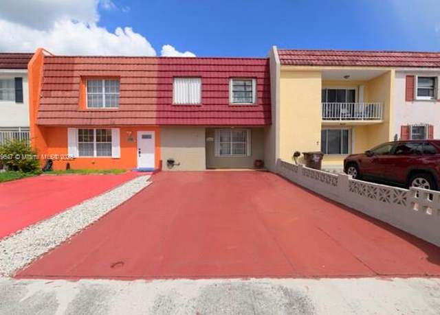 Property at 949 W 79th St, Hialeah, FL 33014, 3 beds, 2.5 baths