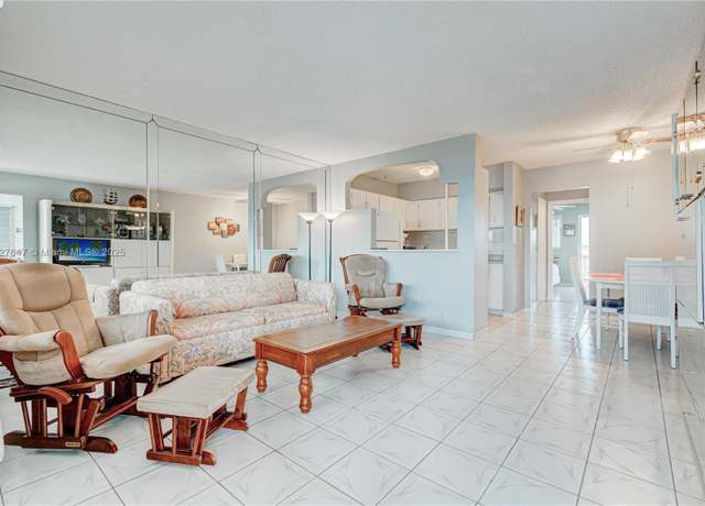 Property at 800 SW 10th Ter Unit 20T, Hallandale Beach, FL 33009, 1 bed, 1 bath
