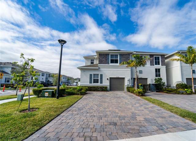 Property at 1688 SE 8th Ave, Homestead, FL 33034, 4 beds, 3 baths