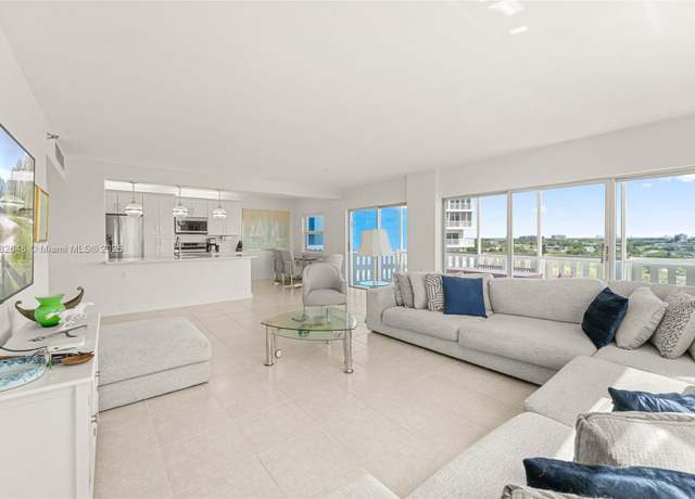 Property at 4001 Hillcrest Dr #1017, Hollywood, FL 33021, 2 beds, 2 baths