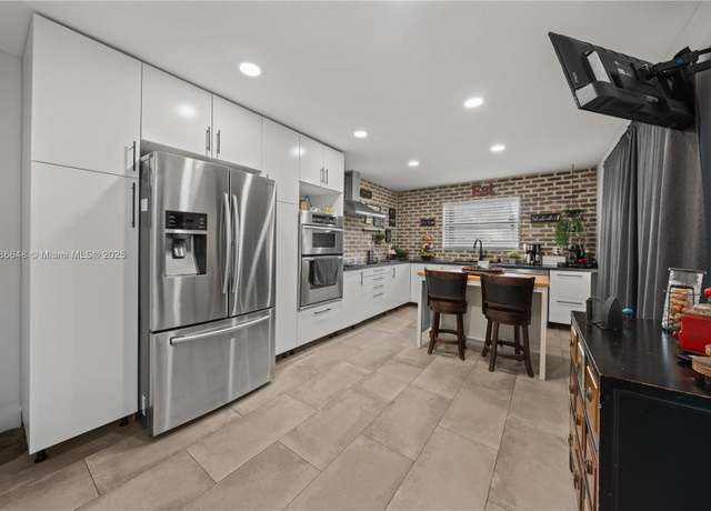 Property at 14221 SW 94th Cir Ln Unit 102-10, Miami, FL 33186, 2 beds, 2.5 baths