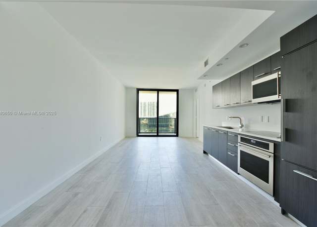 Property at 45 SW 9th St #2009, Miami, FL 33130, 1 bed, 1.5 baths