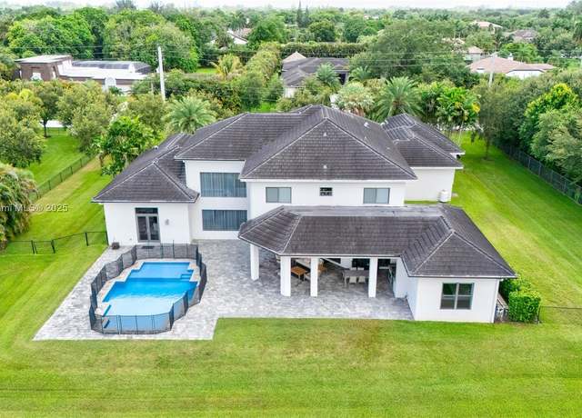 Property at 11901 NW 12th St, Plantation, FL 33323, 7 beds, 6 baths