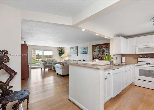 Property at 431 SE 3rd St #305, Dania Beach, FL 33004, 2 beds, 2 baths