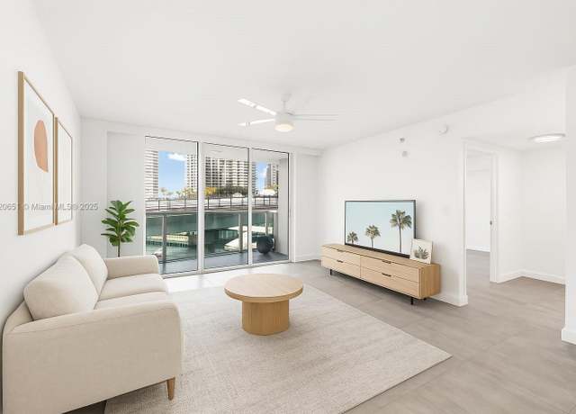 Property at 31 SE 5th St #707, Miami, FL 33131, 1 bed, 1 bath