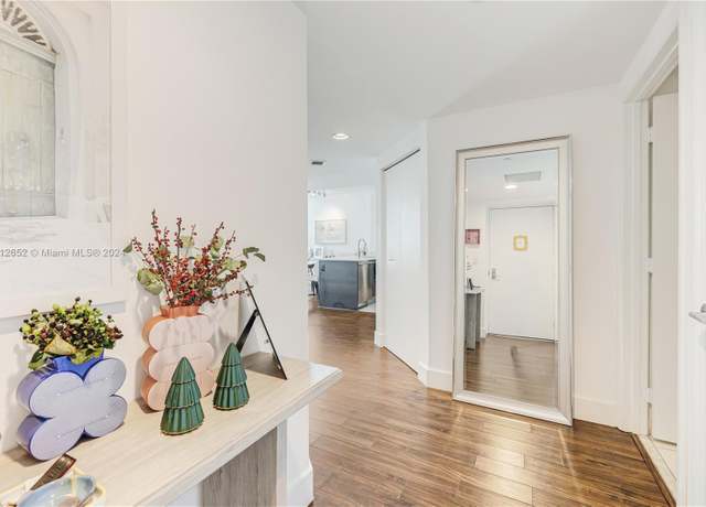 Property at 55 SE 6th St #3407, Miami, FL 33131, 2 beds, 2 baths