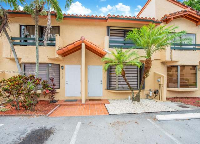 Property at 10117 SW 77th Ct, Miami, FL 33156, 2 beds, 2.5 baths