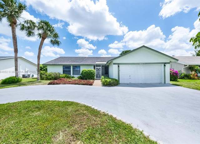 Property at 19476 Carolina Cir, Boca Raton, FL 33434, 4 beds, 2 baths