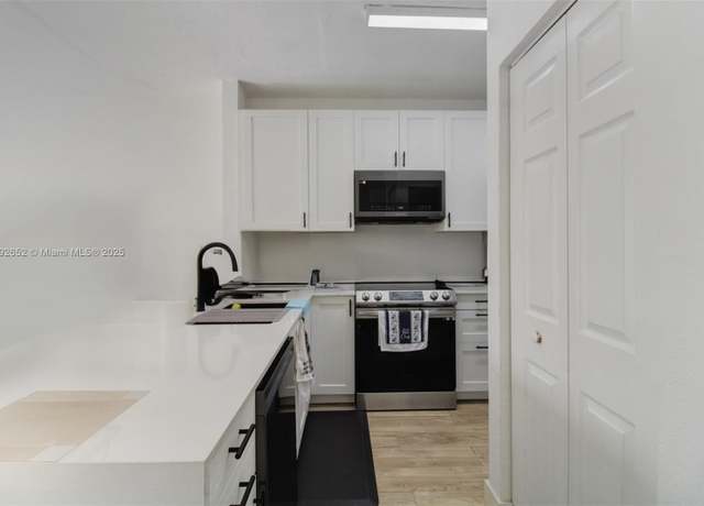 Property at 3330 NE 13th Cir Dr Unit 111-22, Homestead, FL 33033, 3 beds, 2.5 baths
