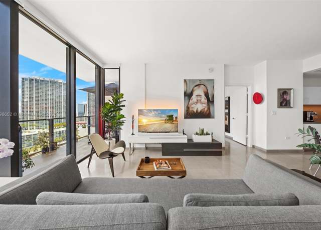 Property at 68 SE 6th St #1708, Miami, FL 33131, 1 bed, 1.5 baths