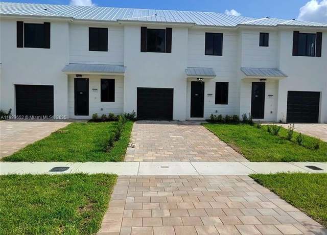 Property at 880 SW 1st St #880, Florida City, FL 33034, 3 beds, 2.5 baths