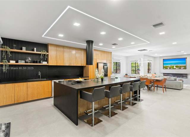 Property at 1504 Passion Vine Cir Unit 23-4, Weston, FL 33326, 4 beds, 2.5 baths
