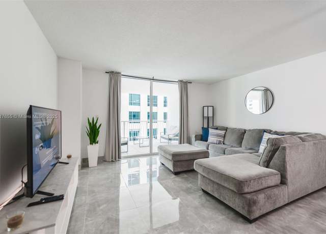 Property at 1200 Brickell Bay Dr #2112, Miami, FL 33131, 1 bed, 1 bath