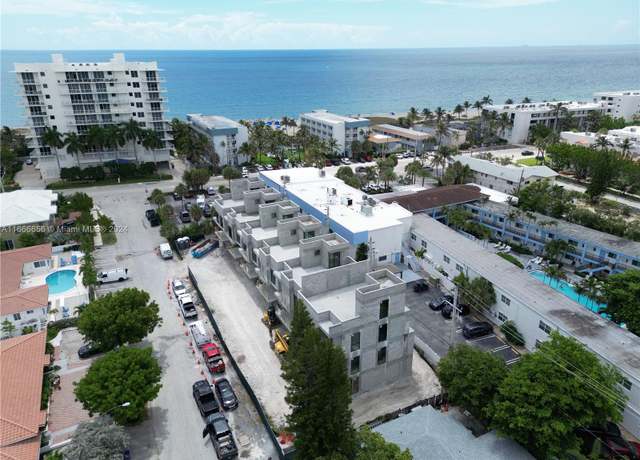 Property at 3222 NE 7th St #2, Pompano Beach, FL 33062, 3 beds, 3.5 baths
