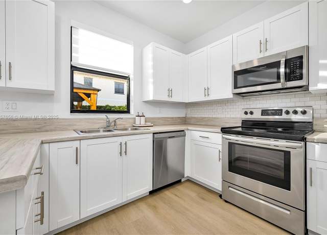 Property at 4671 Santa Cruz Way #4671, Davie, FL 33314, 3 beds, 2.5 baths