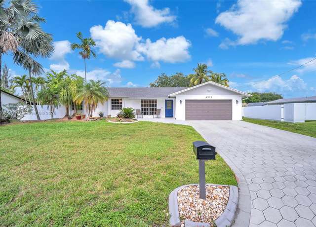 Property at 4271 SW 67th Ter, Davie, FL 33314, 3 beds, 2.5 baths