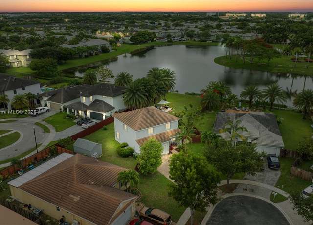 Property at 402 SE 30th Ter, Homestead, FL 33033, 4 beds, 2.5 baths