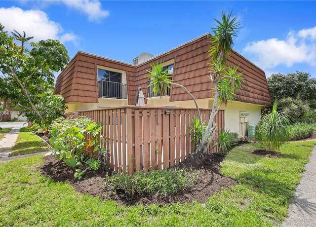 Property at 5224 Cedarbend Dr #4, Fort Myers, FL 33919, 2 beds, 2 baths