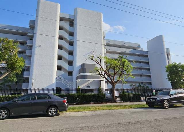 Property at 1650 NE 115th St #203, Miami, FL 33181, 1 bed, 2 baths