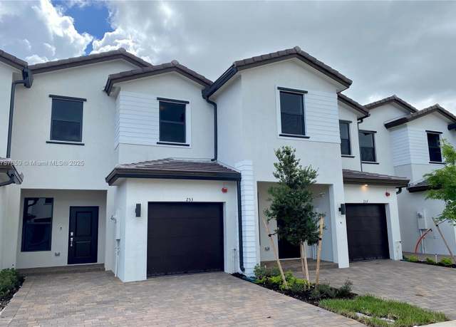 Property at 253 SW 159th Way, Pembroke Pines, FL 33027, 3 beds, 2.5 baths