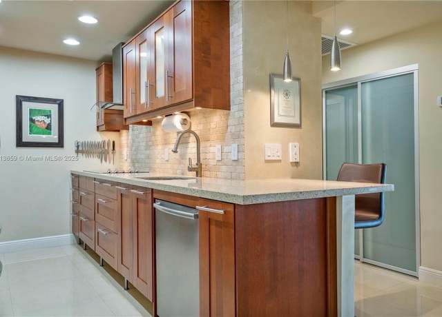 Property at 300 Bayview Dr #102, Sunny Isles Beach, FL 33160, 1 bath