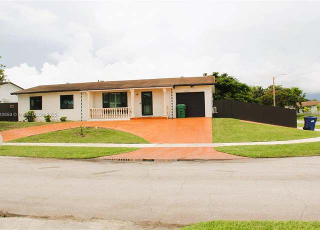 Property at 15532 SW 107th Pl, Miami, FL 33157, 3 beds, 2 baths