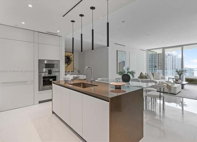 Property at 300 Biscayne Blvd Way #2205, Miami, FL 33131, 2 beds, 3.5 baths