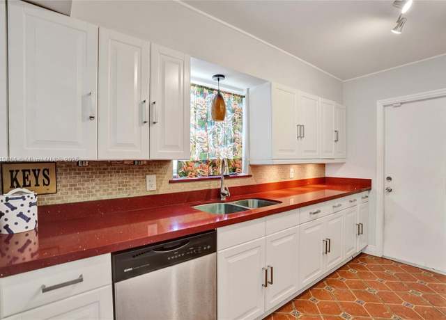 Property at 1911 Dewey St, Hollywood, FL 33020, 2 beds, 2 baths