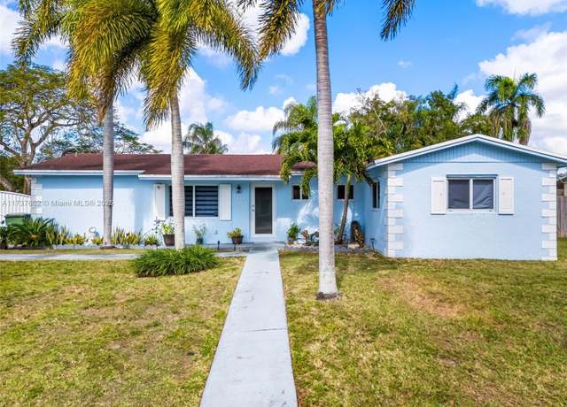 Property at 465 NW 17th Ct, Homestead, FL 33030, 4 beds, 2 baths