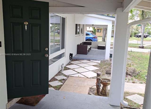 Property at 911 W Country Club Cir, Plantation, FL 33317, 3 beds, 2 baths
