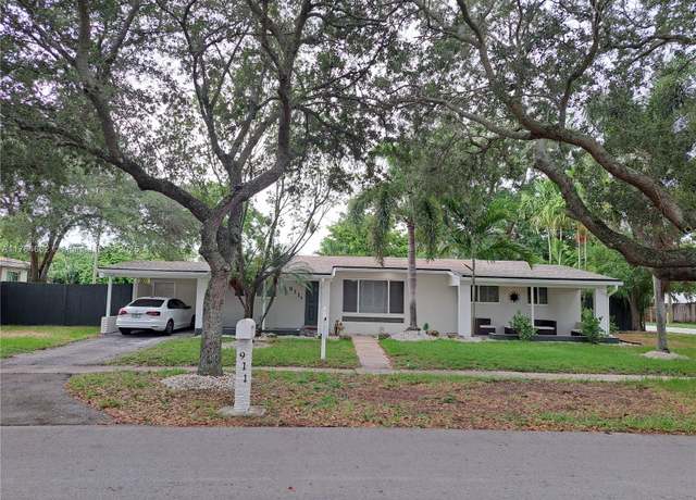 Property at 911 W Country Club Cir, Plantation, FL 33317, 3 beds, 2 baths