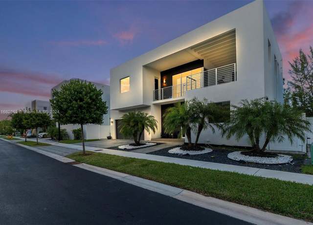 Property at 10055 NW 77th St, Doral, FL 33178, 5 beds, 5 baths