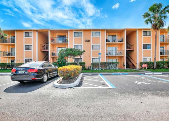 Property at 250 W Palm Cir W #301, Pembroke Pines, FL 33025, 2 beds, 2 baths