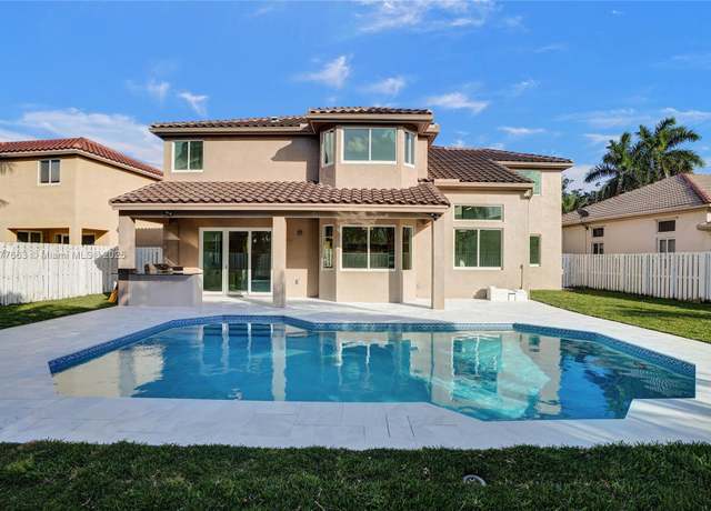 Property at 852 Heritage Dr, Weston, FL 33326, 5 beds, 3.5 baths