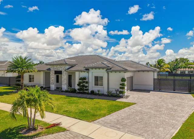 Property at 19254 SW 132nd Path, Miami, FL 33177, 4 beds, 3.5 baths