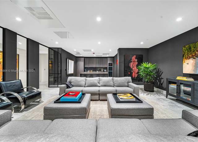 Property at 700 Biltmore Way, Coral Gables, FL 33134