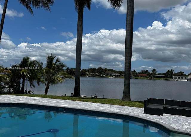 Property at 17931 NW 85th Ave, Hialeah, FL 33015, 4 beds, 3 baths