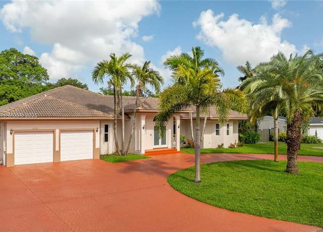 Property at 424 Bayberry Dr, Plantation, FL 33317, 5 beds, 3.5 baths