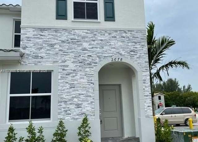 Property at 2678 SE 18th St, Homestead, FL 33035, 3 beds, 2.5 baths