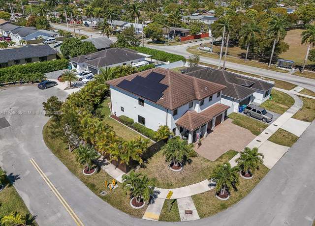 Property at 16820 SW 109th Pl, Miami, FL 33157, 5 beds, 4 baths