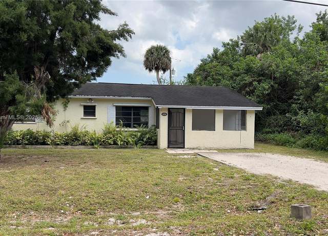 Property at 2008 N 47th St, Fort Pierce, FL 34947, 3 beds, 1 bath